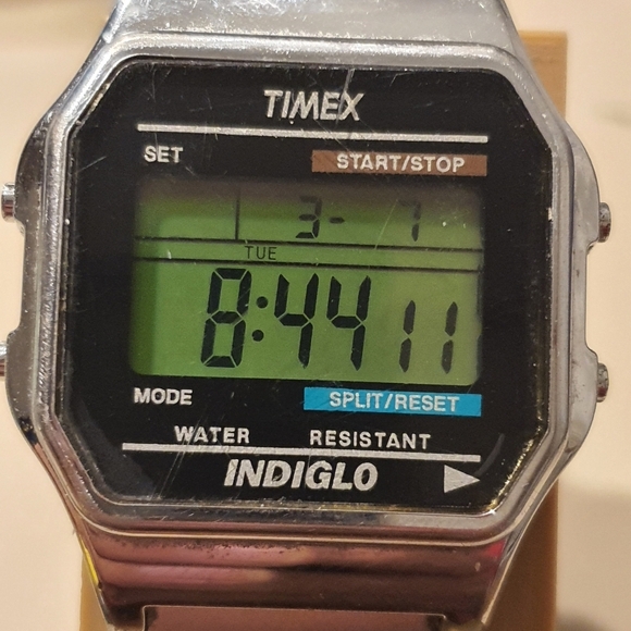 Timex Silver Indiglo Classic Watch with Timeless Elegance - Picture 1 of 3
